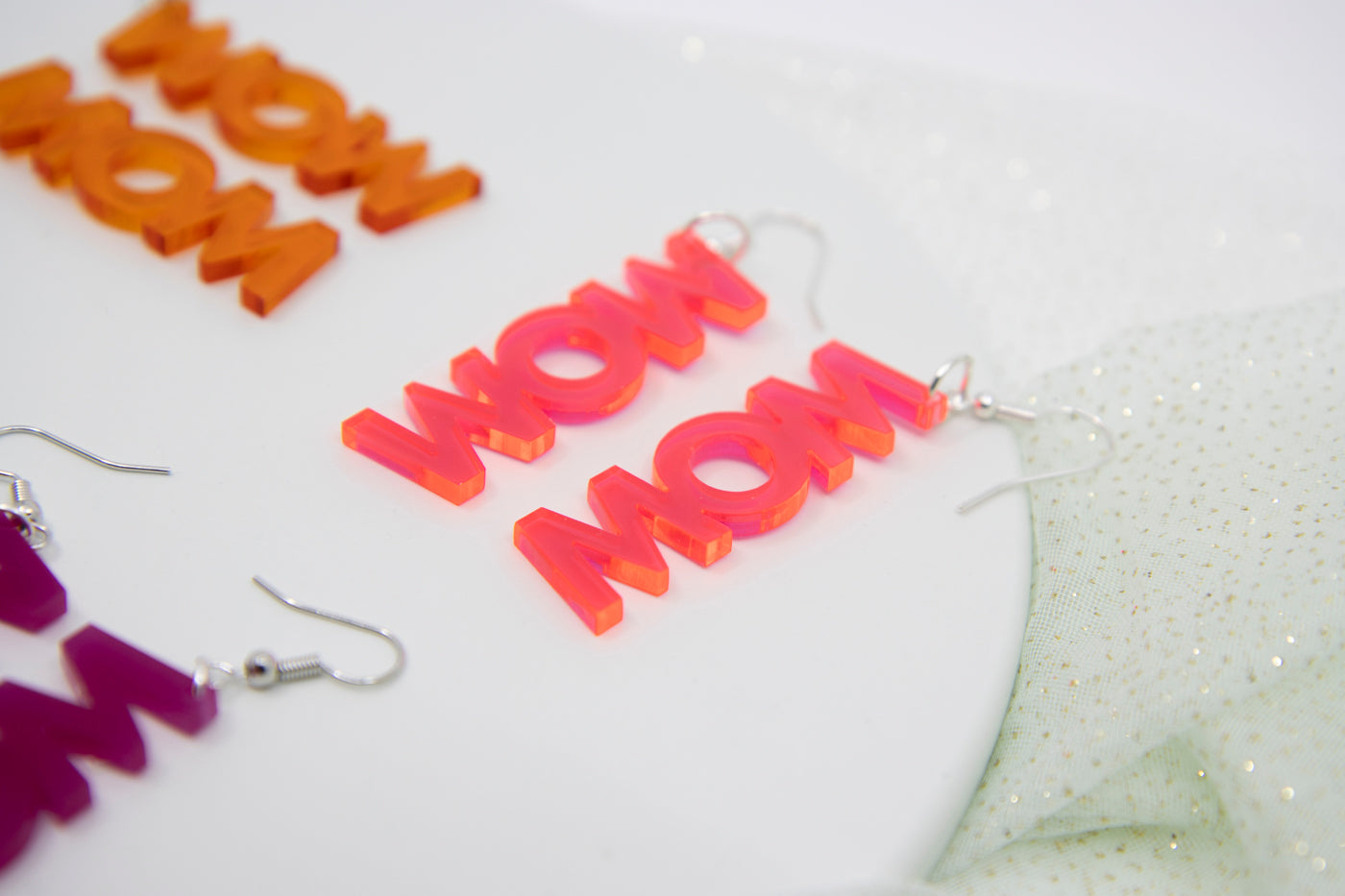 Worddrops MOM WOW  – Statement text Ohrringe aus Acrylglas