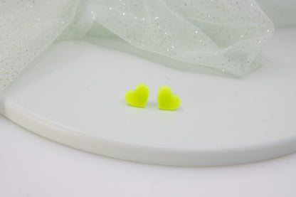 Mini Herz Ohrstecker aus Acrylglas – Leuchtendes Design mit Neon-Effekt