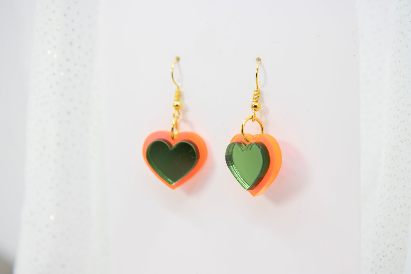 HEART DROPS Ohrringe – Neon-Orange und Spiegel-Grün